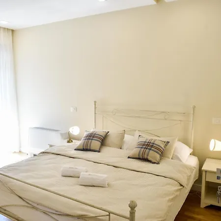 Couette-café Holy Miracle 4*