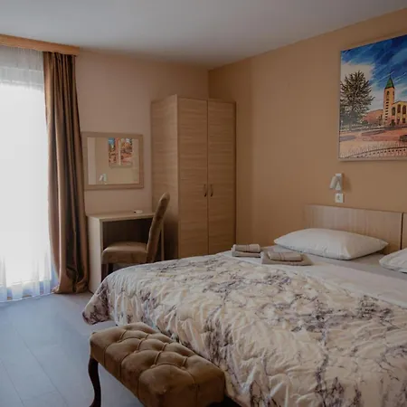 Holy Miracle Couette-café